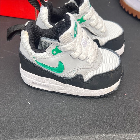 Nike Kids White and Black Sneakers with Green Accents - Picture 2 of 3